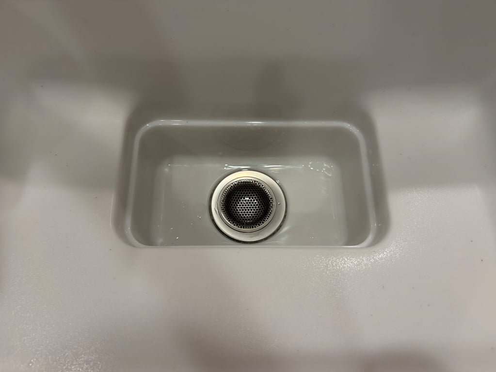 排水トラップ上部スペースにある小さなゴミ受け